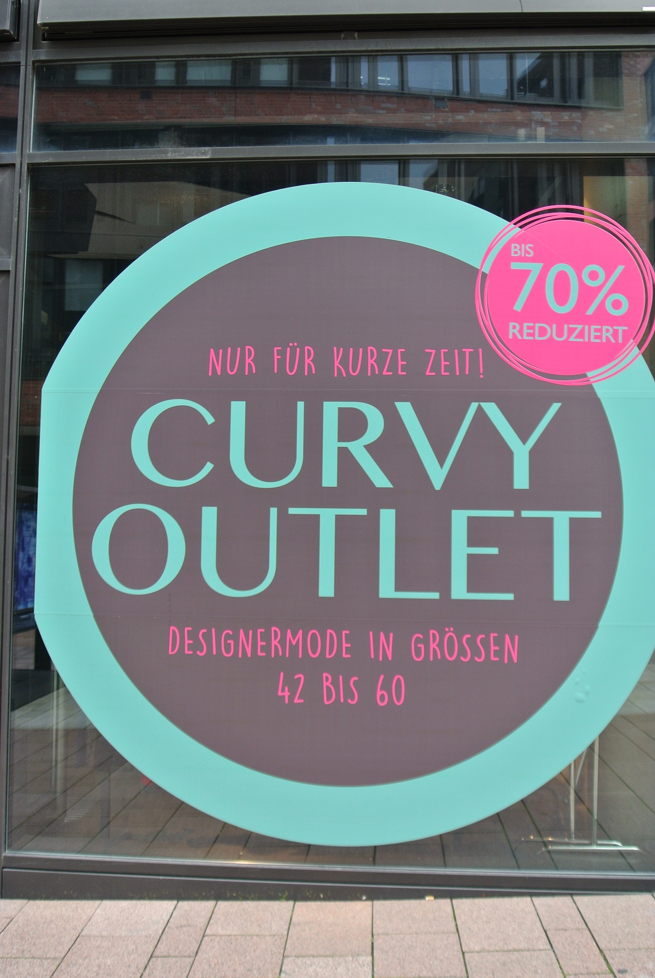 Curvy Outlet Shopping Hamburg