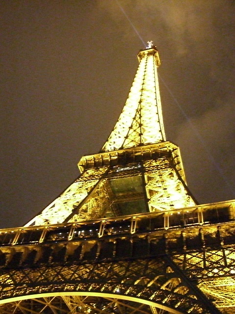 Eiffelturm beleuchtet