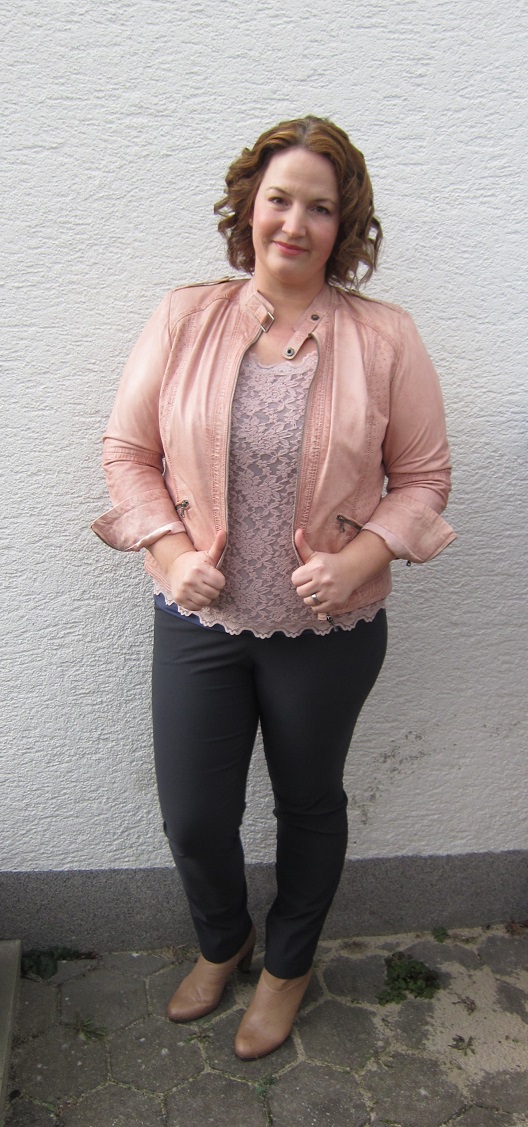 German Curves Frühlingserwachen rosa Lederjacke